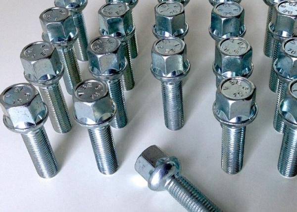 Rodas de aço carbono de titânio para parafusos LUG BOLT HUB BOLT com resistência à corrosão