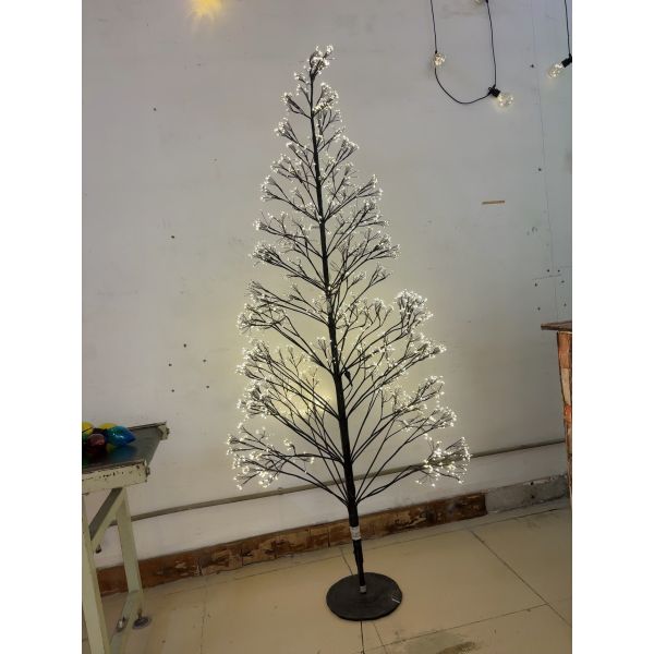 Simulated wire Christmas tree - suitable for holiday home decoration. Copper wire LED tree lights of various heights for Christmas parties.
