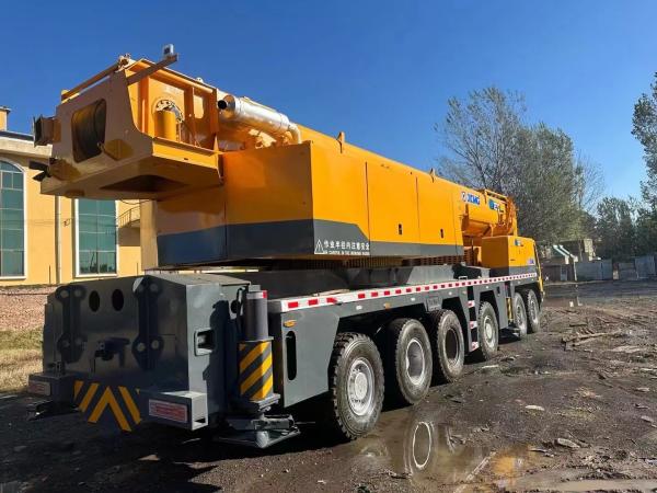 XCMG QY130 Used Truck Crane 130 Ton Workhorse 560HP Auto Boom Configuration