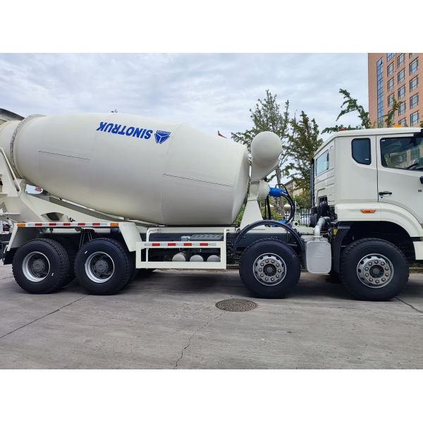 Heavy Duty HOWO 8x4 16m3 Concrete Mixer Lorry 371HP Engine PMP Speed Reducer For Construction