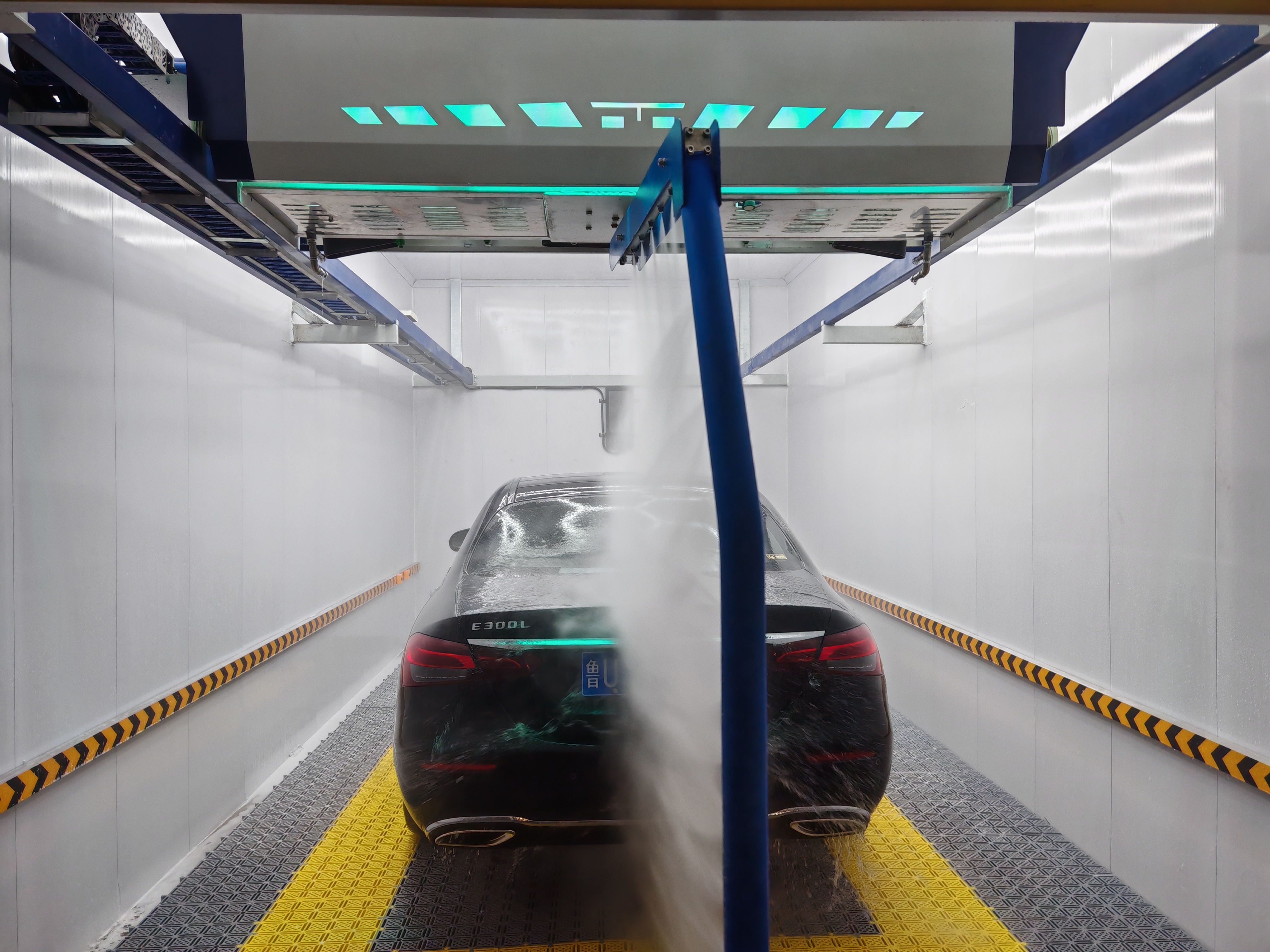 Stainless Steel / ABS Plastic Automatic Carwash Machine Self Service