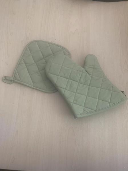BBQ Oven Mitt And Pot Holder Set With Non Slip Surface