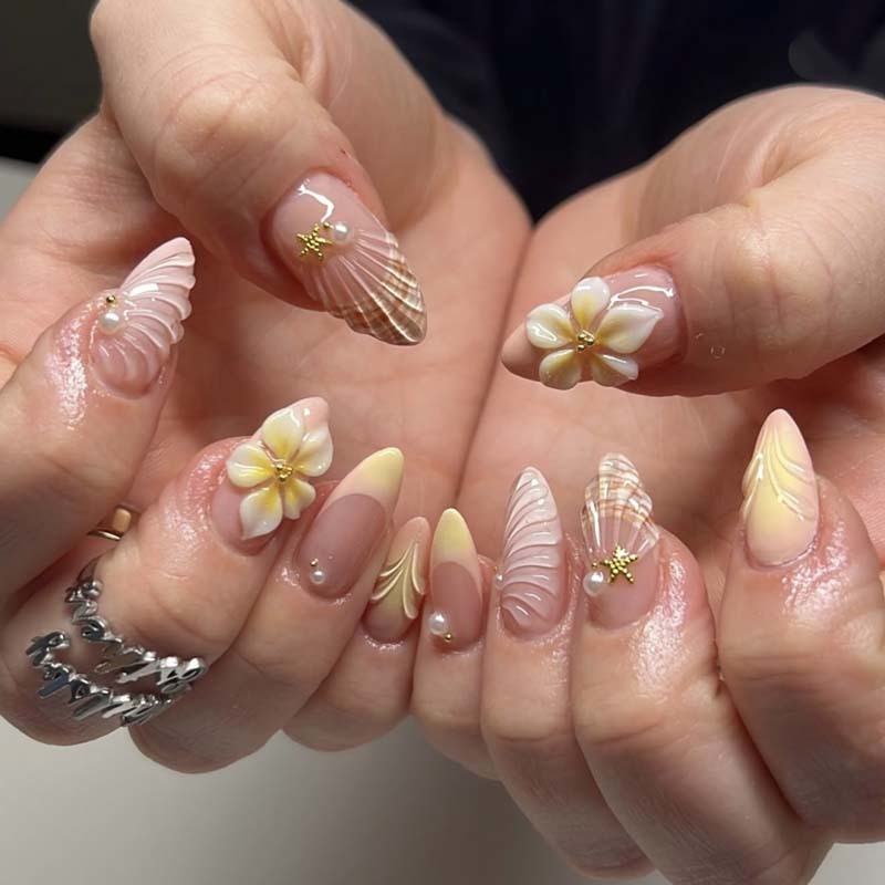 3D Artificial Nails Summer Beach Yellow Ombre Medium Almond Nails With Gold Study