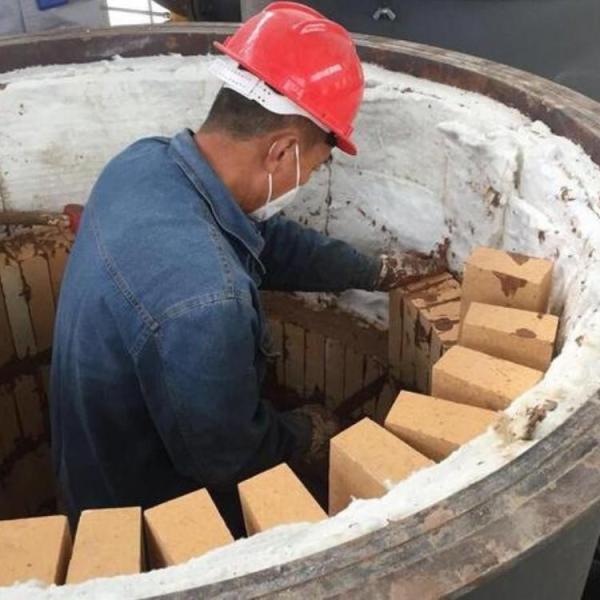 Огнеизоляционный кирпич из глины для облицовки печи или изоляции печи Высокая теплостойкость