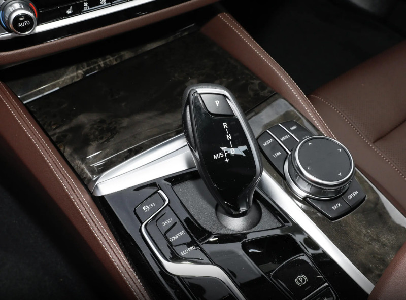 Версия 525Li роскошная RWD 135 8 серии 2022 BMW 5 НА большом используемом седане автомобиля новом и
