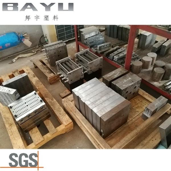 CT Shape PA66 Thermal Break Strip Mould in Extruder Machine