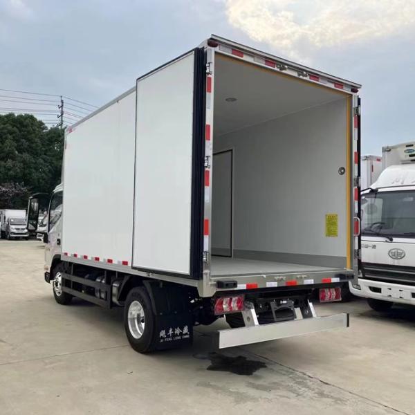 Vente à chaud Nouveau modèle JAC 4x2 6Tons réfrigérateur camion congélateur boîte à basse température
