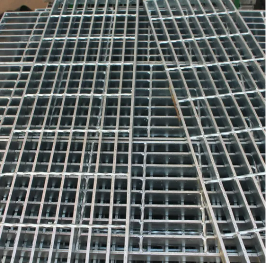 Heavy Duty Steel Bar Grating with 20mm to 60mm Bearing Bar Height and 2mm Bearing Bar Thickness for Walkway Platforms