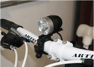 360 вращанного градусов велосипеда всадника Nite держателя освещают яркие света велосипеда 4400Mah для катания ночи