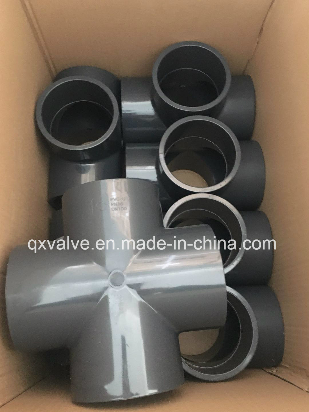 QX19 Заявка на заказ Тип водоснабжения Pn12.5 ПВХ с крестовым дизайном и серого цвета
