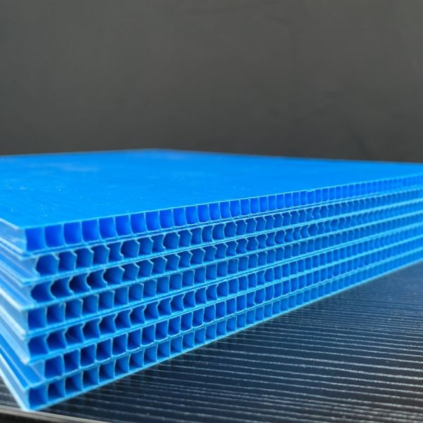 Customizable Corflute Sheet Waterproof Corrugated Plastic Board for Advertising Signs Packaging Protection Display Panels and Outdoor Promotional Applications