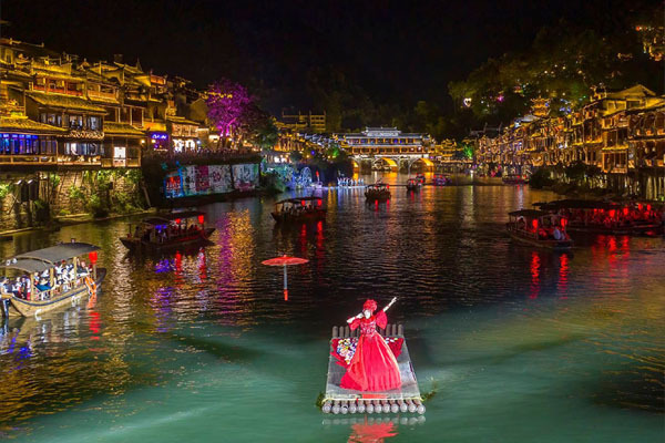 Zhangjiaiie travel/5-Day 4-Night Zhangjiajie Group Tour Guide | Zhangjiajie , Avatar Scenic Area, Tianmen Mountain, Tianmen Cave, Furong Ancient Town, Fenghuang Ancient City and Xiangxi Miao Village