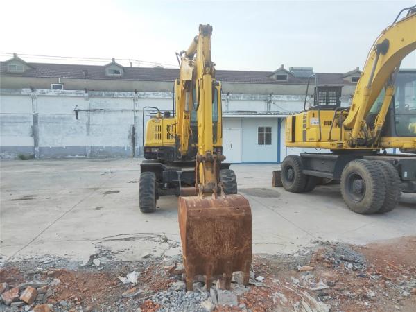                  Hyundai 6 Ton Mobile Excavator R60W-7, Used Origin Korea hydraulic Wheel Excavator Hyundai R60W-7 for Sale             