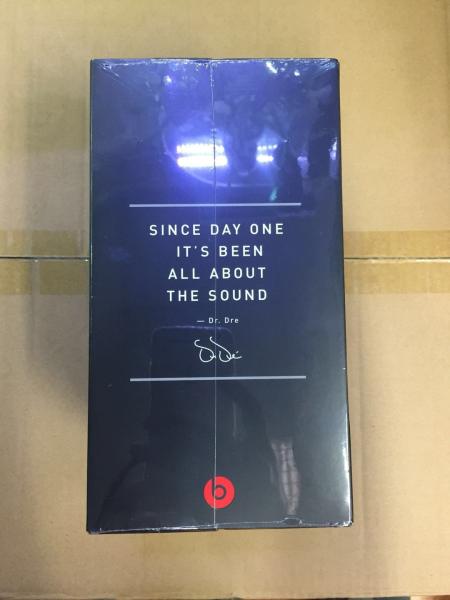 Beats Solo 3 Wireless On Ear Headphones Decade Collection Defiant Black/Red