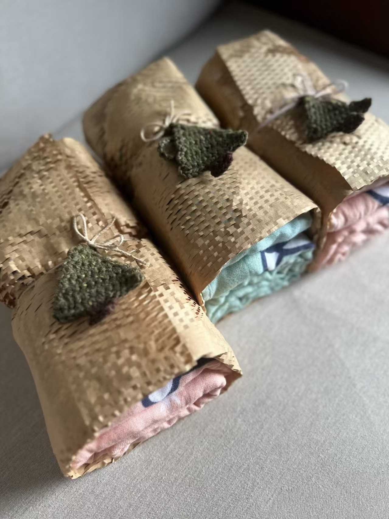 Honeycomb Sock Wrapping Paper – Expandable Kraft Sheet for Socks, Hosiery & Textile Packaging