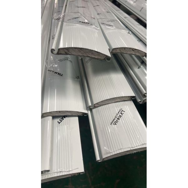RAL Color 98mm PU Foam Filled Color Steel Slats For Roller Shutters 0.35mm Thick