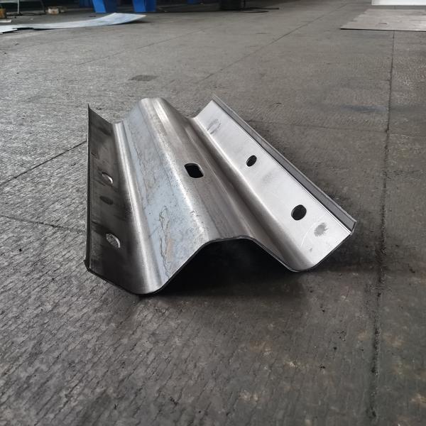 GI Materials Highway Guardrail Roll Forming Machine с питанием 380V 50Hz и прочностью 350Mpa