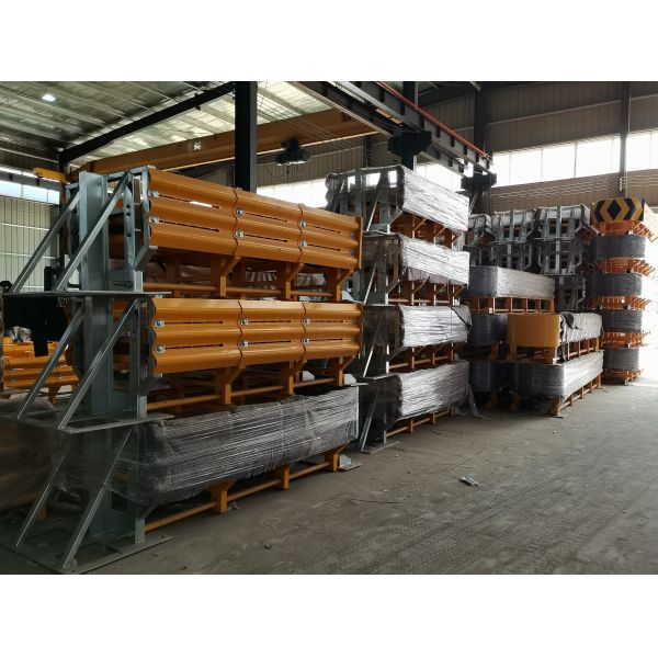 Heavy Duty Galvanized Steel Crash Barrier Highway Anti-Collision Guardrail Fence for High Speed Road Safety