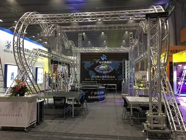 Steel 400 * 400mm Sgaier Truss For Real Estate / Car Park / Government