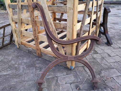 Classics Park Wrought Iron Bench Ends / Sandblasting Cast Iron Bench Legs