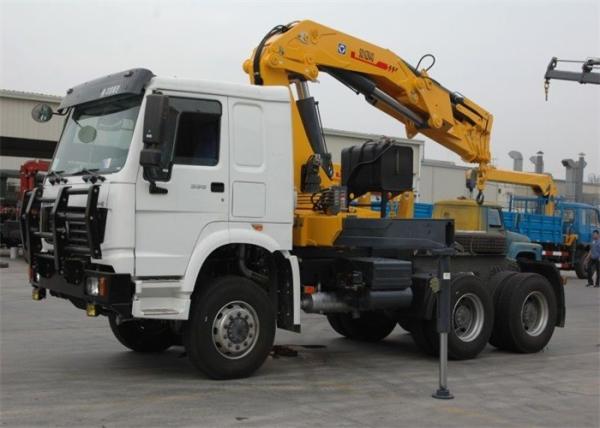 O caminhão do trator de SINOTRUK montou 12 toneladas hidráulicas do guindaste 6X4 LHD 336HP XCMG Crane