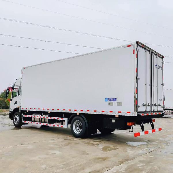 Seafood and Live Fish Transport Truck 6-meter-8 Dongfeng Diesel Fuel Type Box Dimensions L x W x H mm 6800*2400*2500 mm