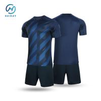 Ensembles décontractés de maillots de football en polyester conçus sur mesure Mélangez la performance sportive avec le style quotidien, personnalisez chaque point, profitez d'un confort respirant et d'un vêtement durable pour l'entraînement, les loisirs