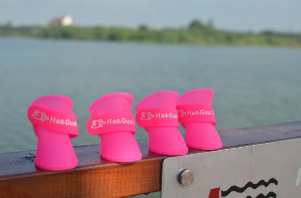 Pet supplies silicone rain boots, non-slip pet shoes, candy color fashion cute dog shoes,red,yellow,pink,black;