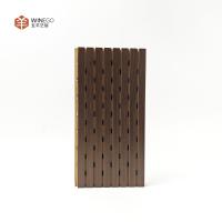 Optimiser les performances acoustiques Les panneaux en bois à fente personnalisables