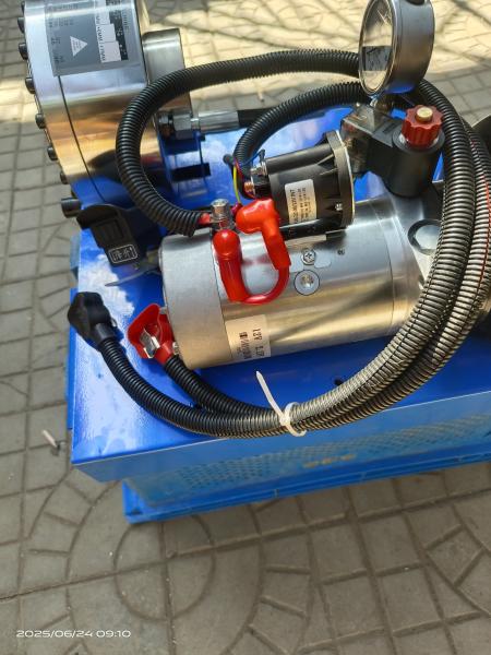 12V / 24V 7 Dies Blue Color Car Loading 1 Inch Braided Hose Crimper Battery Drive Hydraulic Hose Press Machine 6-25mm