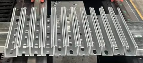1.5-2.5mm Galvanized Coils PV Solar Strut Channel Roll Forming Machine Servo Hydraulic Punching  Solar Mounting Bracket