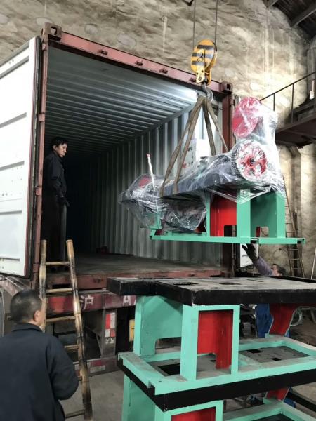 China Factory of Automatic High Capality Barbed Wire Mesh Machine
