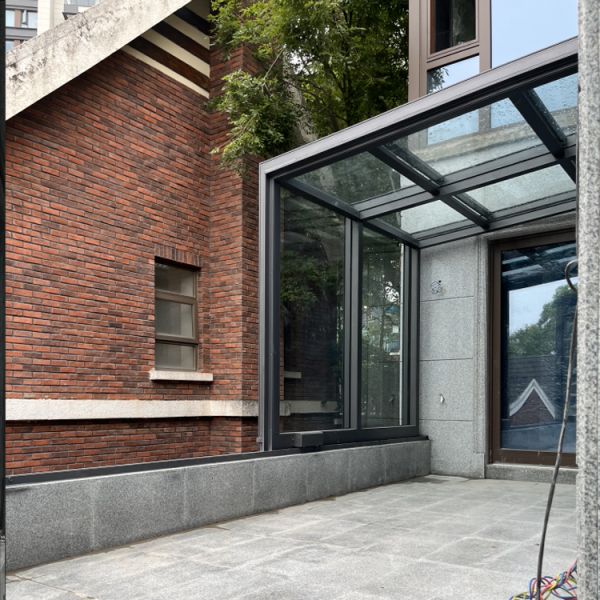 Customized Modern Design Retractable Glass Sunroom Enclosure Prefabricated Wall Mounted Roof Exterior Foldable House Style