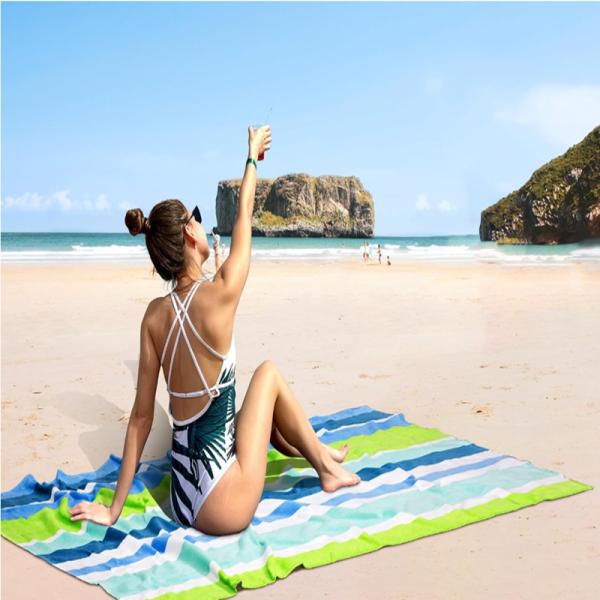 Toallas de playa de velour a rayas de diseño: Toallas de algodón de alta absorción y a la moda para vacaciones en resorts, sesiones de fotos y momentos junto a la piscina dignos de Instagram