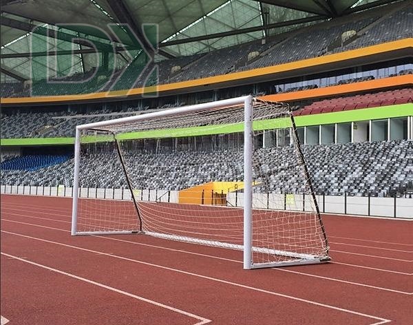 En el caso de los equipos de fútbol de aluminio de nylon, el objetivo de la red de fútbol de acero de acero suave es el objetivo de fútbol de acero.