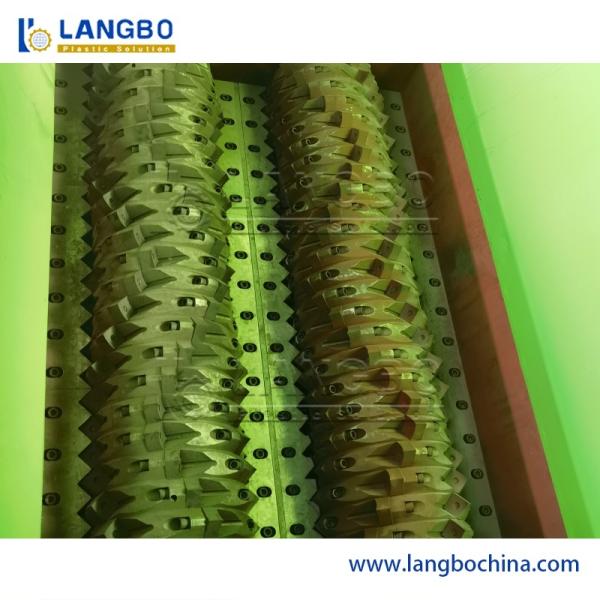 37KW Motor Power 500-1000KG/HR Capacity Double Shaft Shredder with 2 Years Warranty Plastic Recycling Machine