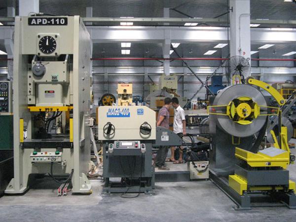 Metal Foil Roll Stamping Receiving Punching Press Machine Automated Production Line