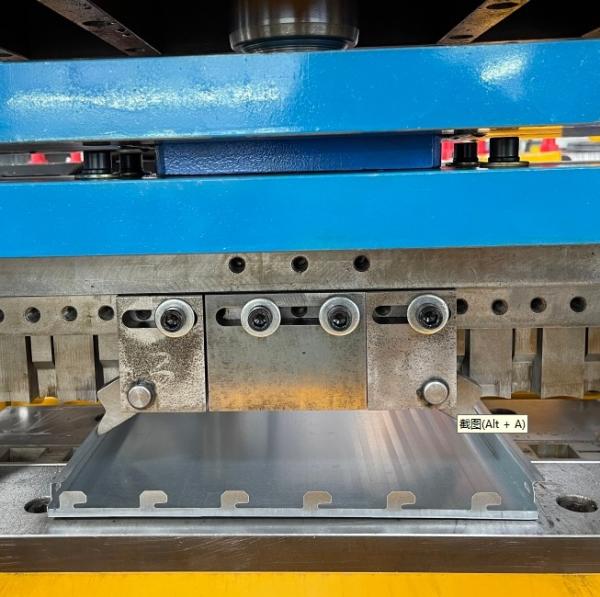 Metal Supermarket Shelf Back Panel Profile Making Machine