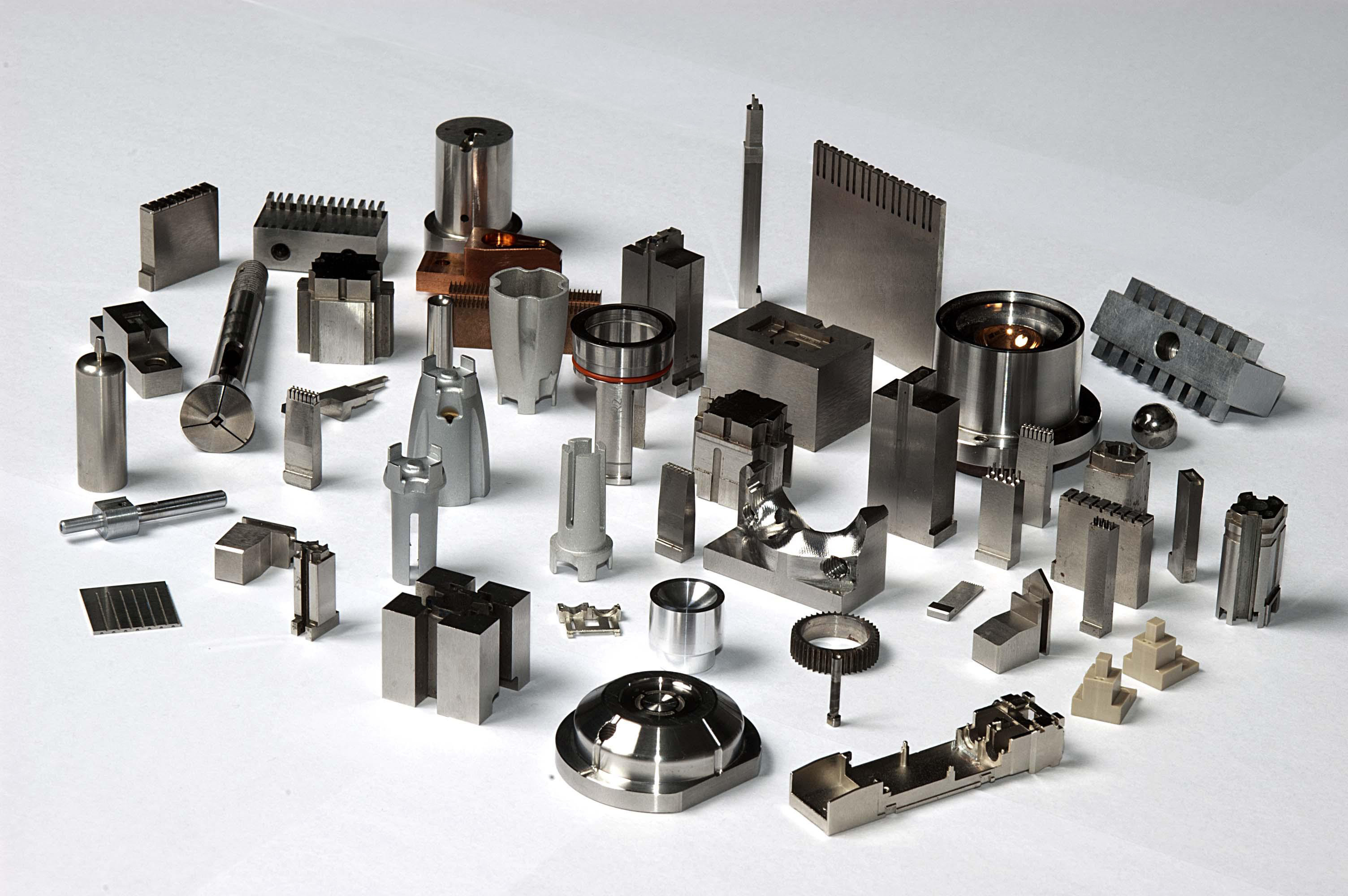 Точность CNC SCM440 40CrMo подвергая механической обработке части частей небольшой повернутые точностью