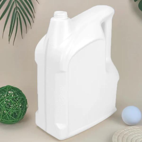 Customized Industrial Engine Oil Plastic Bottle With Lid Integrated Handle
