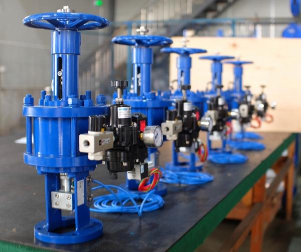 Actuador linear pneumático profissional Material de aço carbono Resistência ao desgaste Actuador linear de pistão