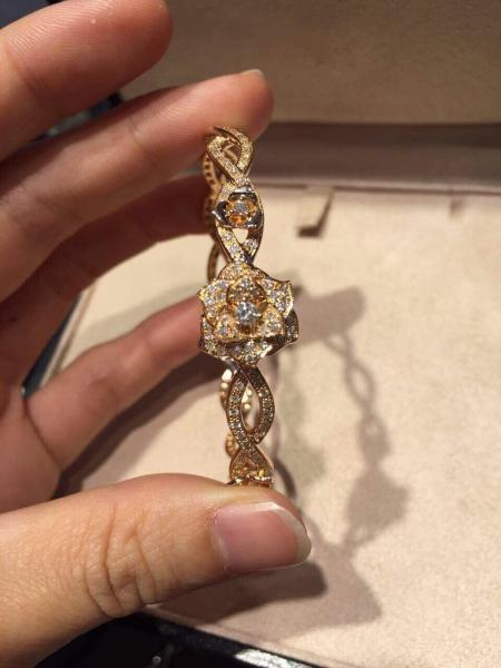 PIAGET  brand  jewelry Piaget Rose bracelet in 18K white gold set with 190 brilliant-cut diamonds (approx. 1.32 ct).
