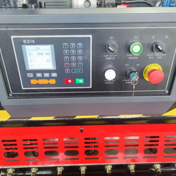 Esquileo hidráulico plateado de metal 1600m m del CNC E21s de la guillotina pequeño