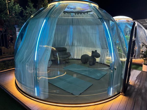 Modern Luxury Design Prefab Green Houses Windproof PC Material Dome Tent for Villa Capsule Dome house