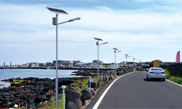 Integrated 140w led light Solar Street Light Energy Storage Examples Of Rural Roads 10m~12m height light pole