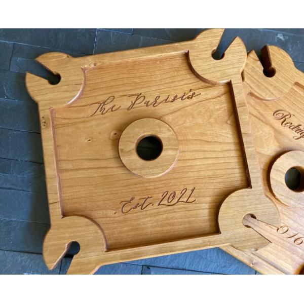 Customized Logo Wine Holder Food Serving Tray with Standing Type Wine Bottle Caddy