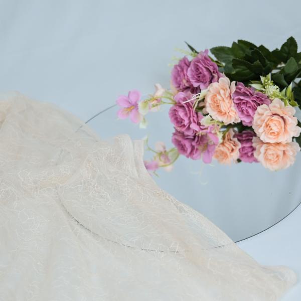 Tela bordada escarpada OEKO - Tex Standard de Tulle del cordón de la capa floral poner crema