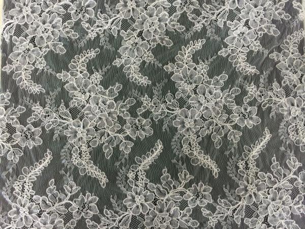 Delicate White Scalloped Chantilly Lace Lingerie , Bridal Corded Lace Fabric
