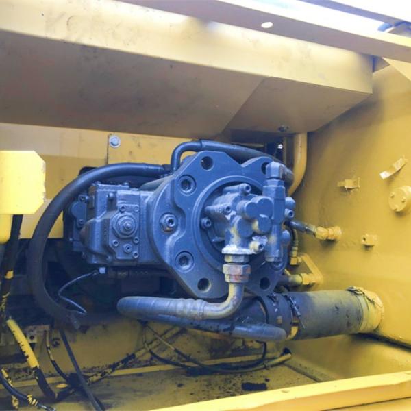 Excavateur Komatsu PC200-6 en bon état avec soupape hydraulique et pièces originales