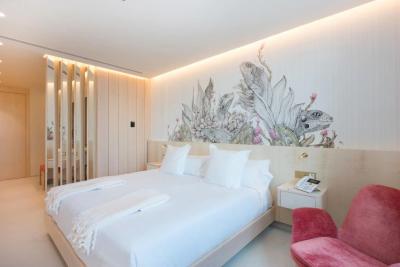 Chad hotel furniture manufactuer from China by Melamine board bed with nightstand and Dining table cabinet